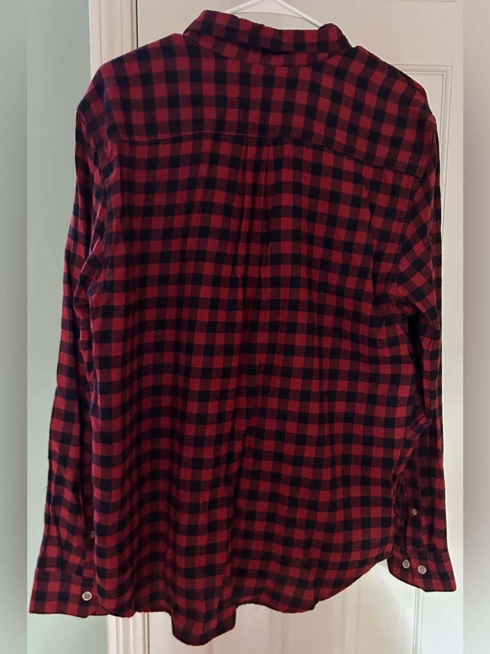 NWT Men’s Large Eddie Bauer Red and Black Plaid Flannel Button-Down Shirt - Picture 2 of 3